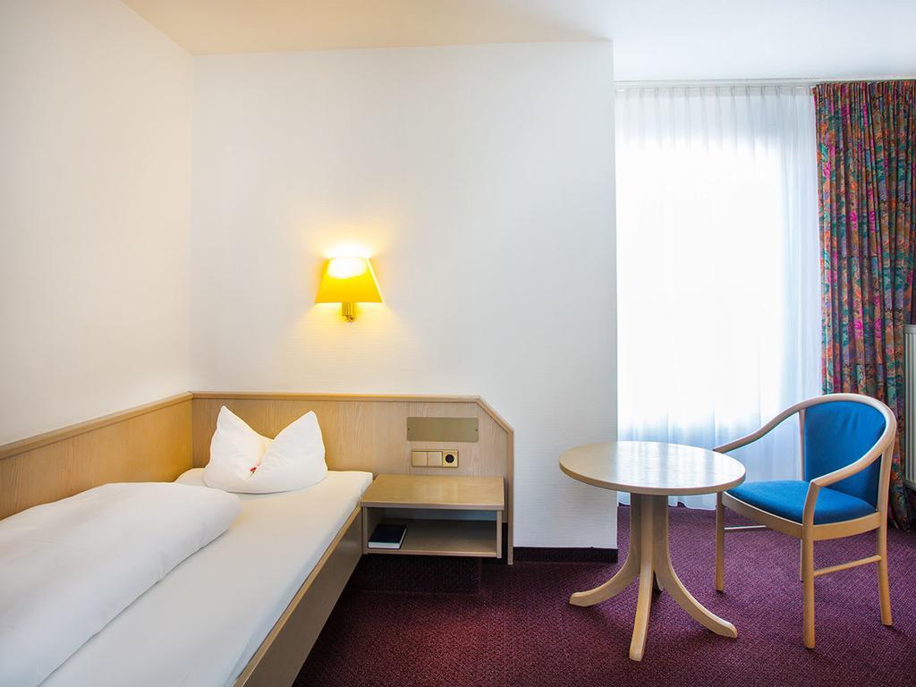 Hotel Kreuz Gaestehaus Und Lauchertbar Mit Terrasse Gammertingen Номер фото