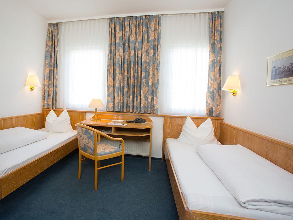 Hotel Kreuz Gaestehaus Und Lauchertbar Mit Terrasse Gammertingen Номер фото