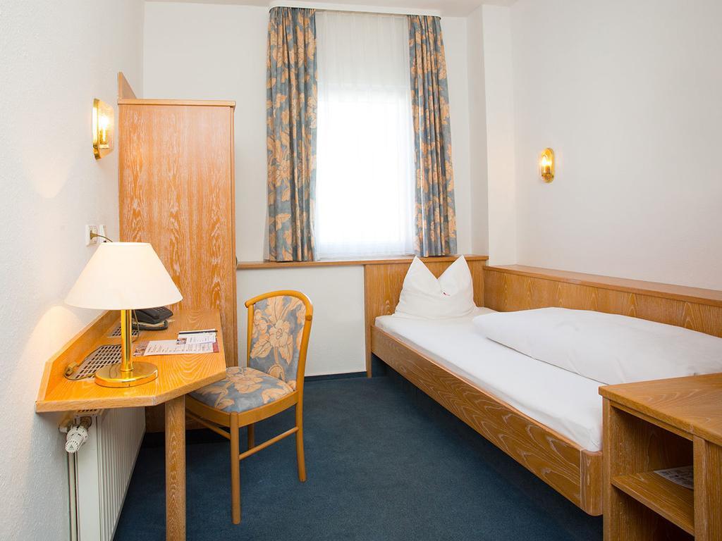Hotel Kreuz Gaestehaus Und Lauchertbar Mit Terrasse Gammertingen Номер фото